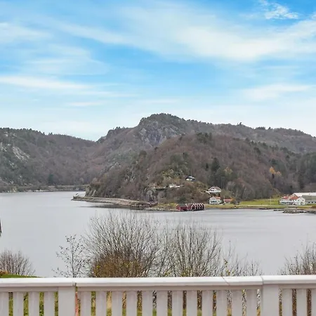 Stunning In Lindesnes W/ Jacuzzi And 5 Bedrooms Vakantiehuis